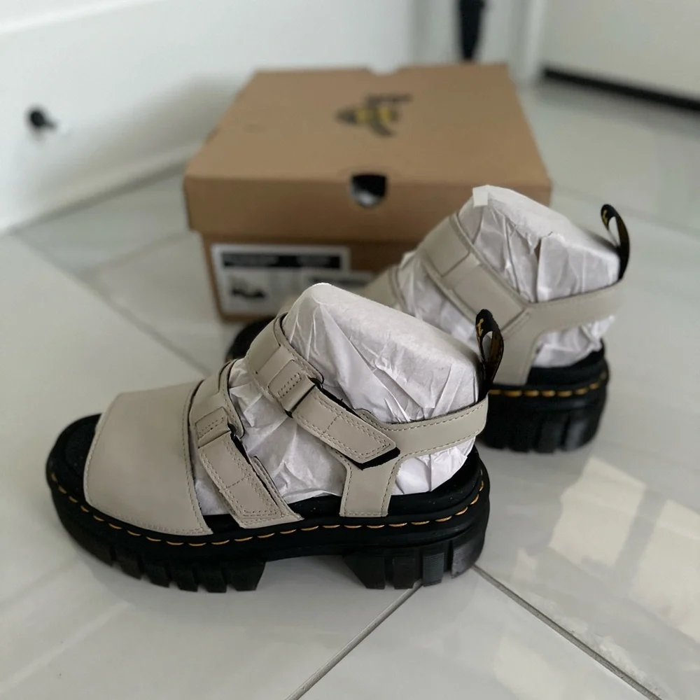 Dr. Martens Ricki 3-Strap Platform Sandals
Size: US 9 Color: Cobblestone Grey - Picture 4 of 11